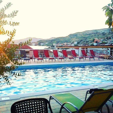 Kuca Pecine Bed & Breakfast เมทายนา ภายนอก รูปภาพ
