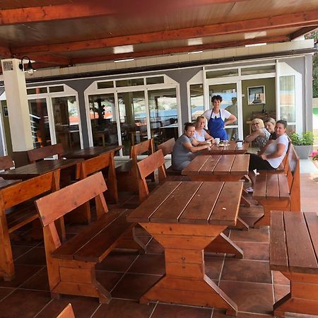 Kuca Pecine Bed & Breakfast เมทายนา ภายนอก รูปภาพ
