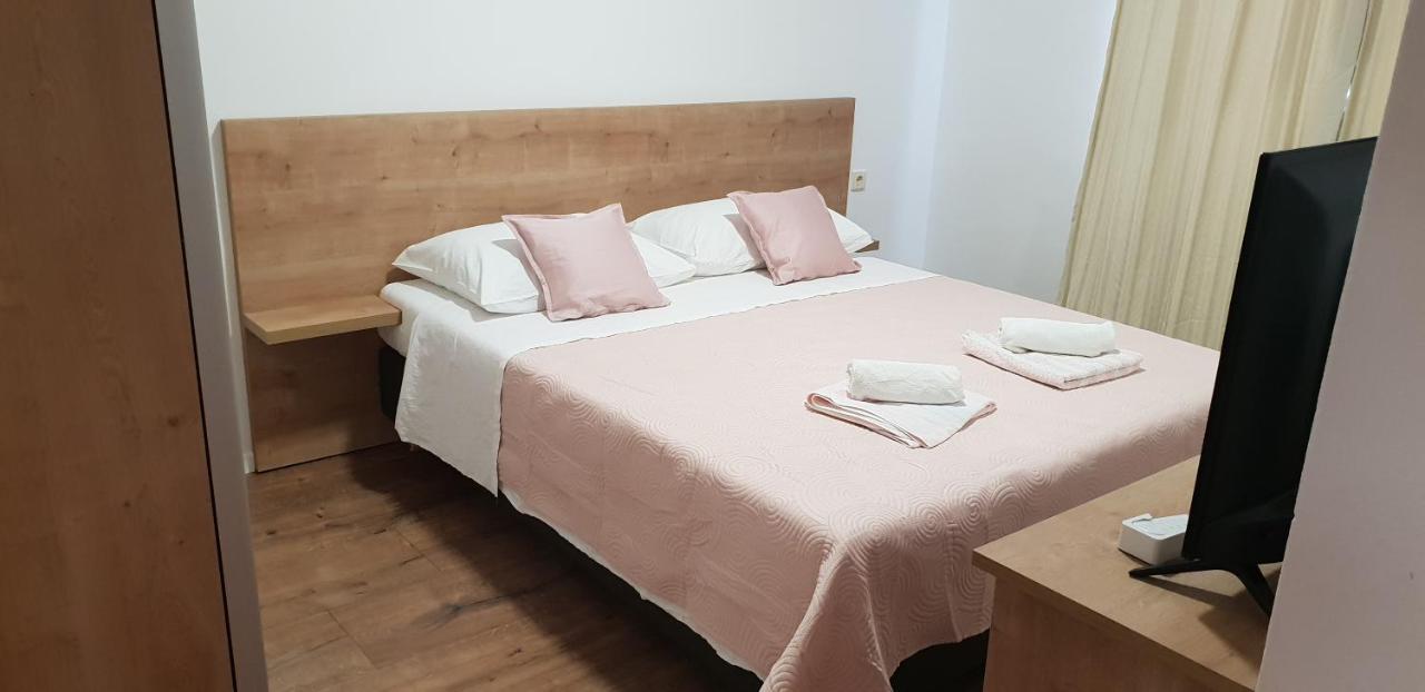 Kuca Pecine Bed & Breakfast เมทายนา ภายนอก รูปภาพ