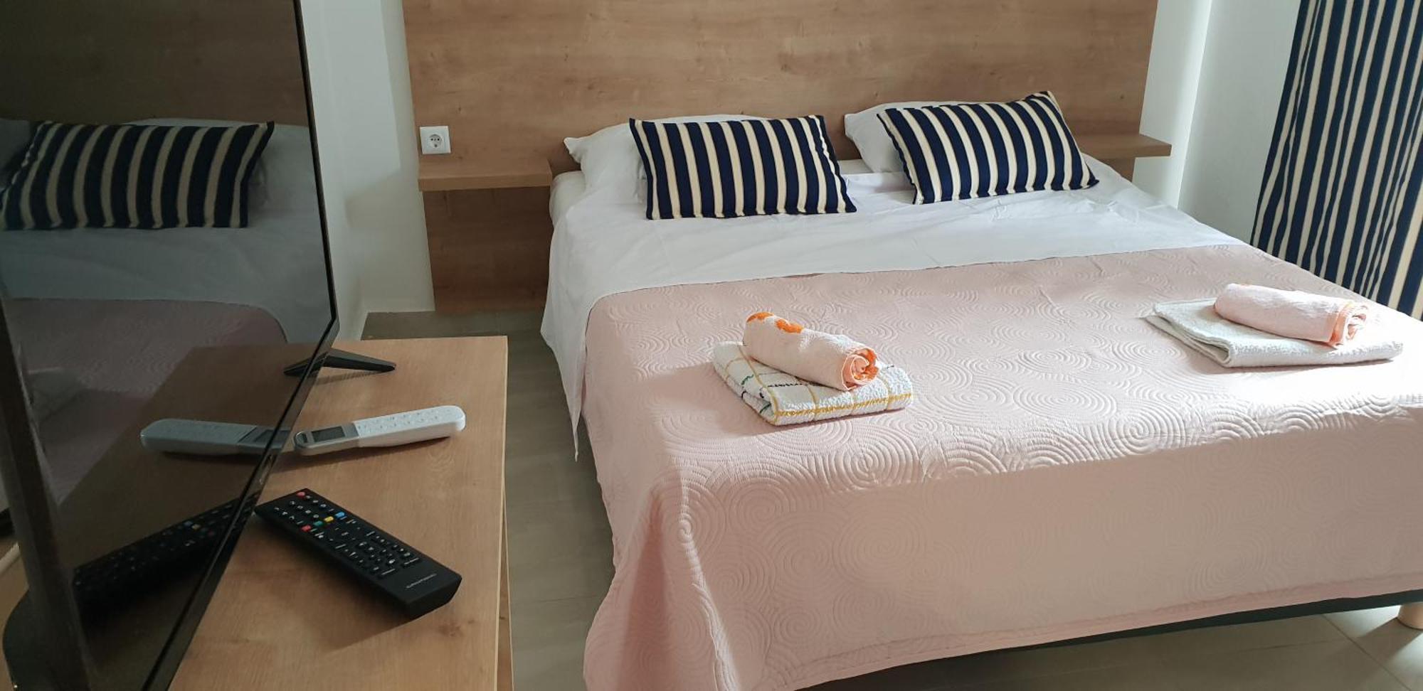 Kuca Pecine Bed & Breakfast เมทายนา ภายนอก รูปภาพ